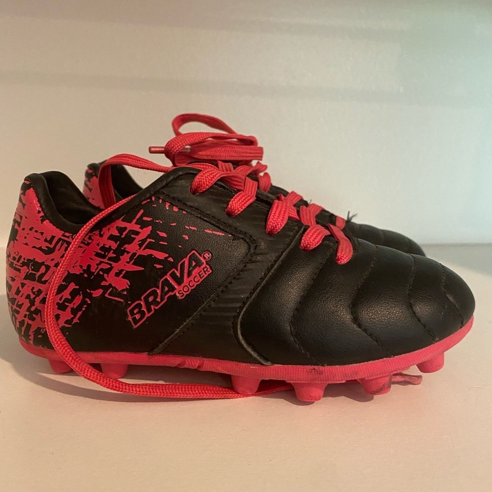 Brava girl soccer shoes great conditions